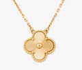 COLLAR	1 TREBOL DORADO COMPLETO CON DETALLE DE RAYAS PLATA .925 BAÑO DE ORO 18K