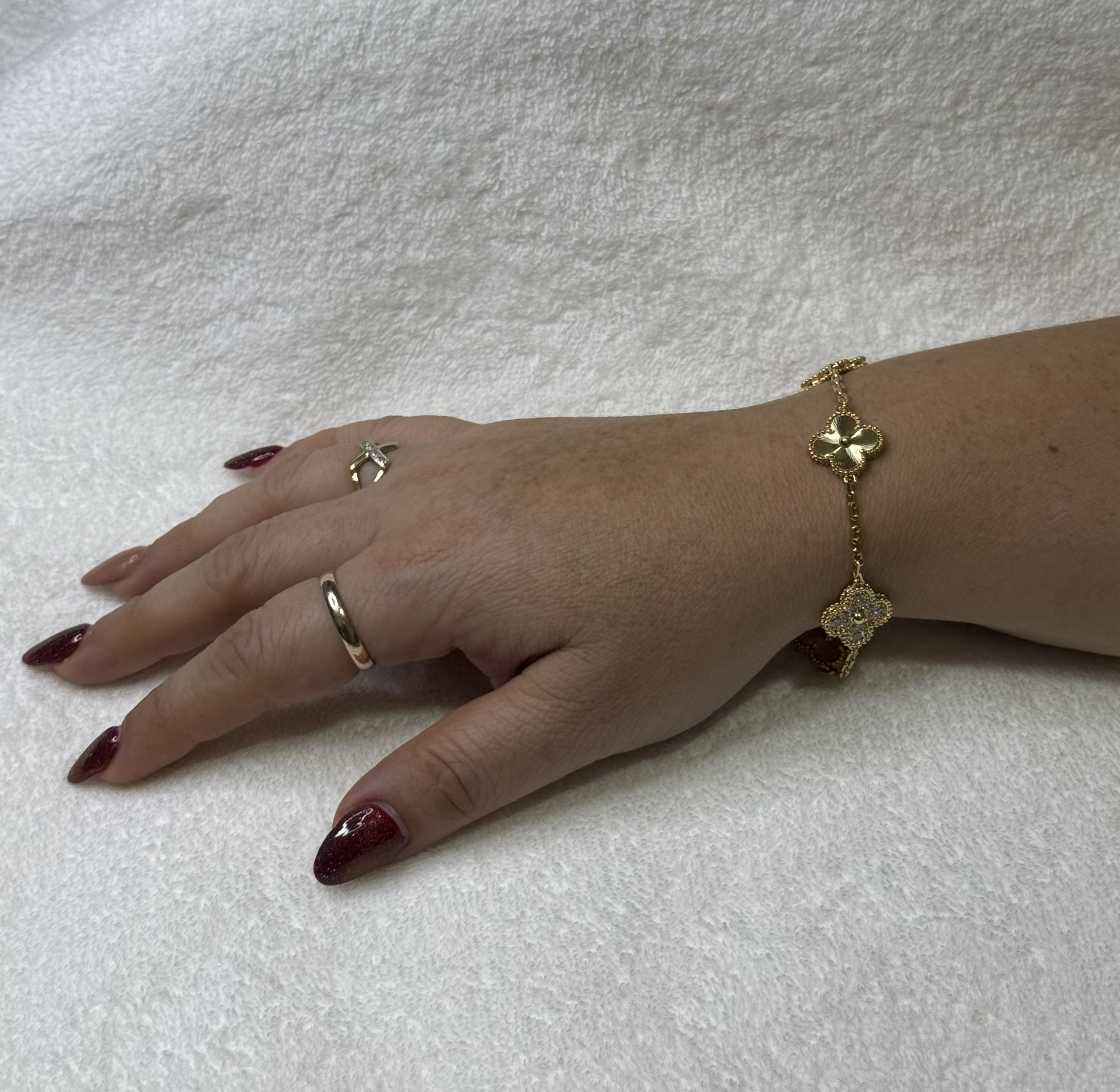 PULSERA 5 TREBOL DORADA CON TREBOL DE RAYAS Y TREBOL DE PIEDRAS / PLATA .925 BAÑO DE ORO 18K