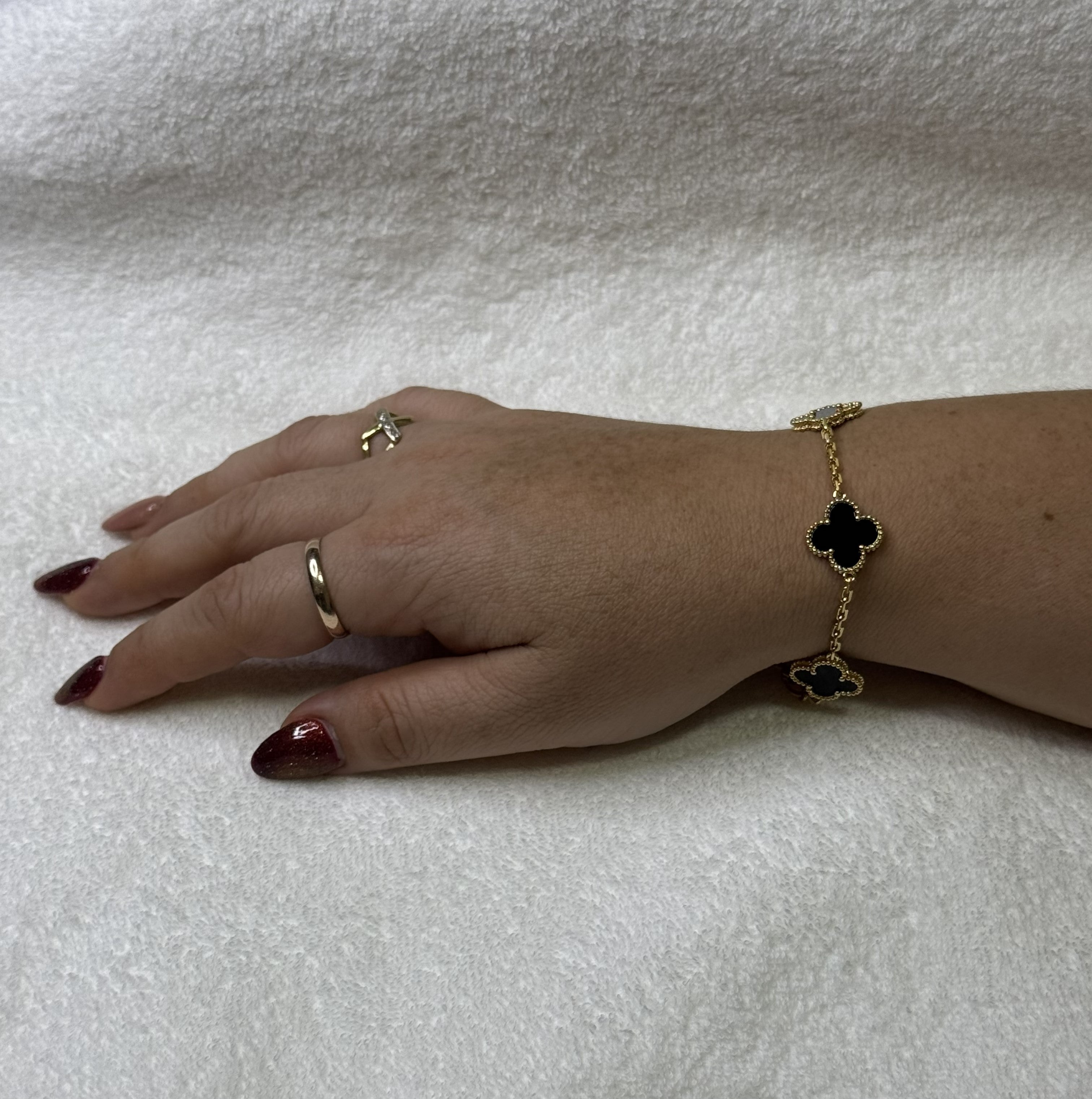 PULSERA 5 TREBOL DORADA CON PIEDRA NEGRA / PLATA .925 BAÑO DE ORO 18K
