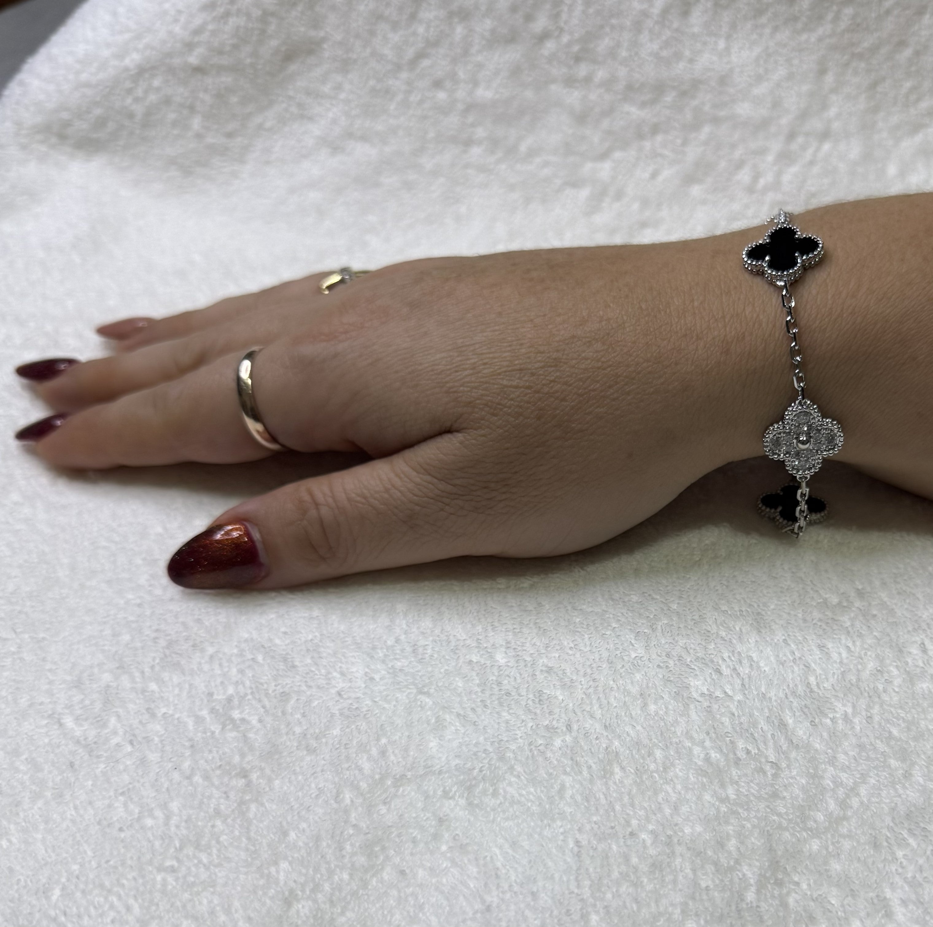 PULSERA 5 TREBOL PLATA .925 CON TREBOL MIXTO NEGRO Y CRISTAL /BAÑO DE ORO BLANCO 18K